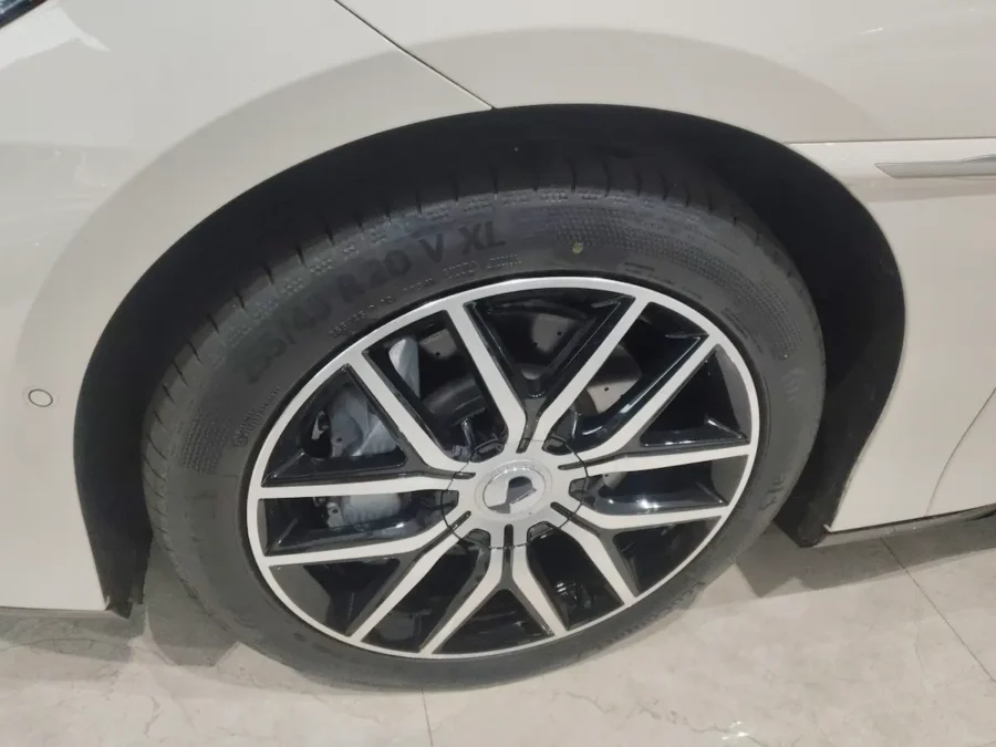 Denza Z9 plug-in hybrid luksusowy samochód premium Motenza Europe