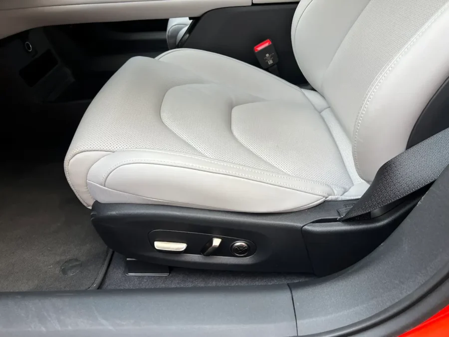 Xiaomi SU7 luksusowe wnętrze sedan EV