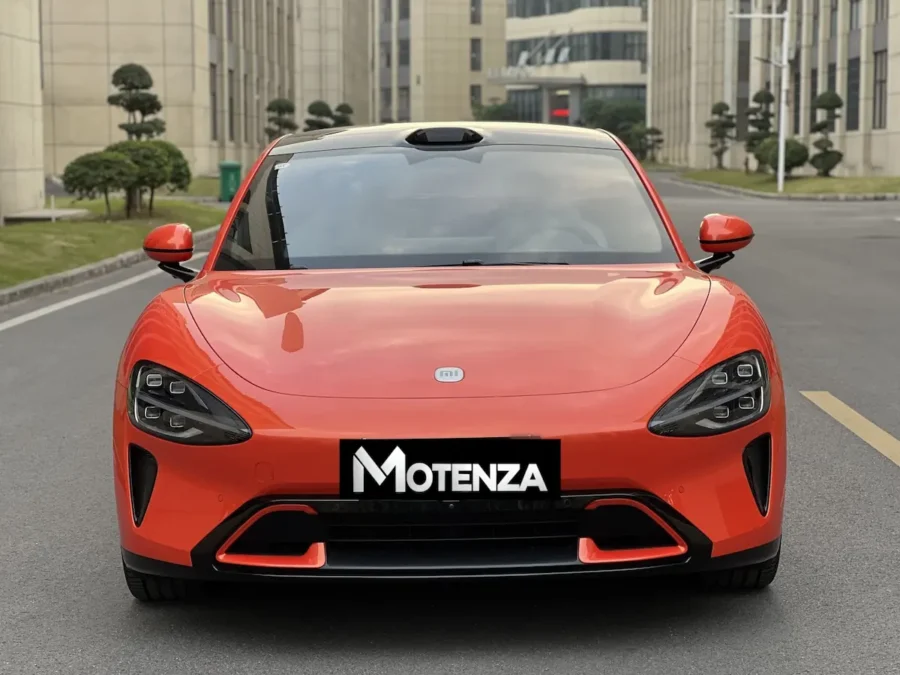 Xiaomi SU7 2025 Lava Orange elektryczny sedan premium przód pojazdu
